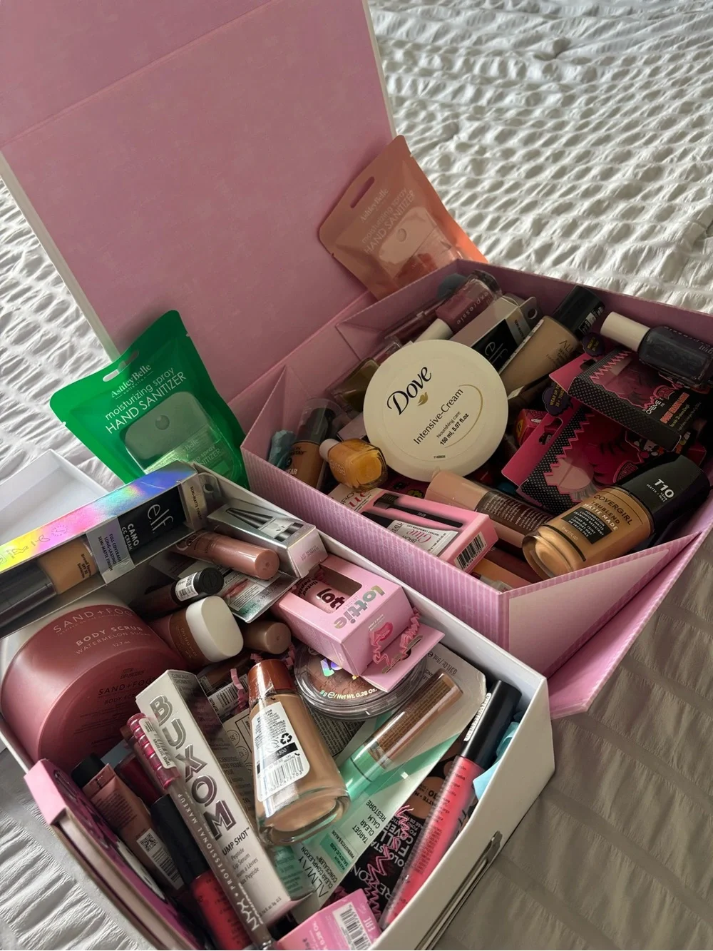 2 Mixed Women Makeup Bundle Gift boxes. Retail value $400